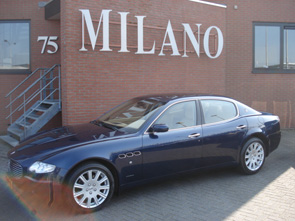 Prachtige Maserati Quattroporte met een schitterende combinatie van donkerblauw metallic met beige interieur