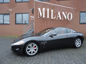 Bijzonder mooie Ferrari 360 Modena Spider, in zwart metaal, met beige lederen interieur.