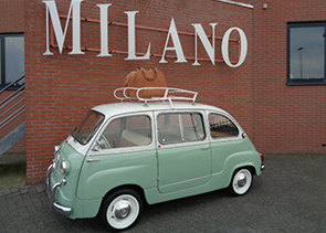 Een bijzondere Fiat Multipla uit 1960 in groen metaal met beige interieur.