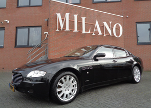 Een bijzonder mooie Maserati in zwart metaal met beige lederen interieur.
