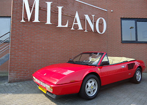 Een schitterende in topconditie verkerende Ferrari Mondial 3.2 cabriolet in rood metaal met lederen interieur</p>
        <p>Beweeg met uw muis over de afbeelding, om het prachtige interieur te zien.
