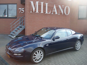 Een bijzonder mooie Maserati 3200 GT. Donkerblauw met beige leer.