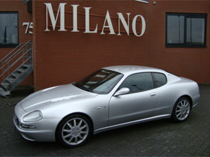 Een  bijzonder mooie Maserati 3200 GT met zilvergrijs/zwart lederen interieur.