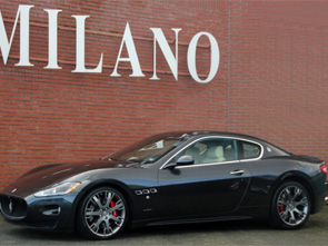 Een zeer fraaie Granturismo S 4.7 V8 in donkergrijs metaal met beige lederen interieur.