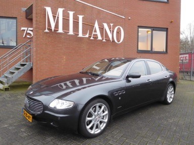 Een zeer mooie Maserati in zwart metallic & beige lederen interieur.