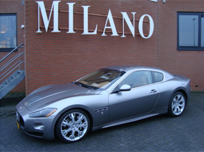 Een bijzonder mooie Granturismo S automaat met Cognac  Poltrona Frau lederen interieur, in titanium grijs metaal.