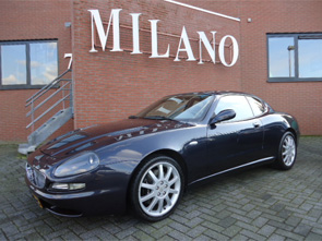 Een zeer mooie 3200 GTA automaat in donkerblauw metaal met donkerblauw lederen interieur