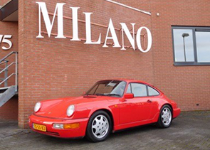 Een bijzondere Porsche in rood metaal.