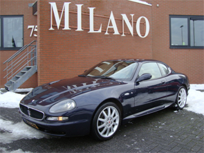 Een prachtige Maserati 3200 GTA automaat met beige lederen interieur.