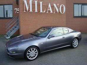 Een bijzonder mooie Granturismo automaat met Cognac lederen interieur, in titanium grijs metaal.