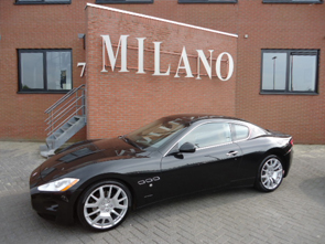 Bijzonder mooie Ferrari 360 Modena Spider, in zwart metaal, met beige lederen interieur.