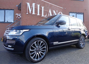 Een zeer mooie Range Rover 4.4 SDV8 Autobiography autom. NIEUW MODEL, in Baltic Blue met Ebony donkerbruin lederen interieur..