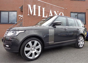 Een zeer mooie Range Rover  3.0 TDV6 Autobiography aut., in Donkergrijs metallic.
