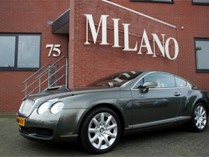 Een fantastisch mooie Bentley Continental GT 6.0-W12 in grijs metaal, met beige lederen interieur