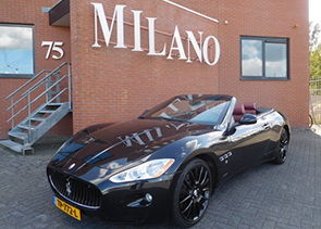 Een bijzondere Maserati in de kleur metallic zwart en rood interieur