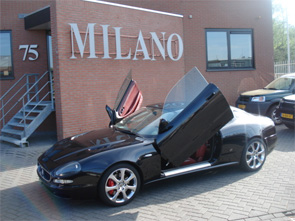 Zeer uniek: Een zwarte Maserati 3200 GTA met vleugeldeuren en bordeux lederen interieur.